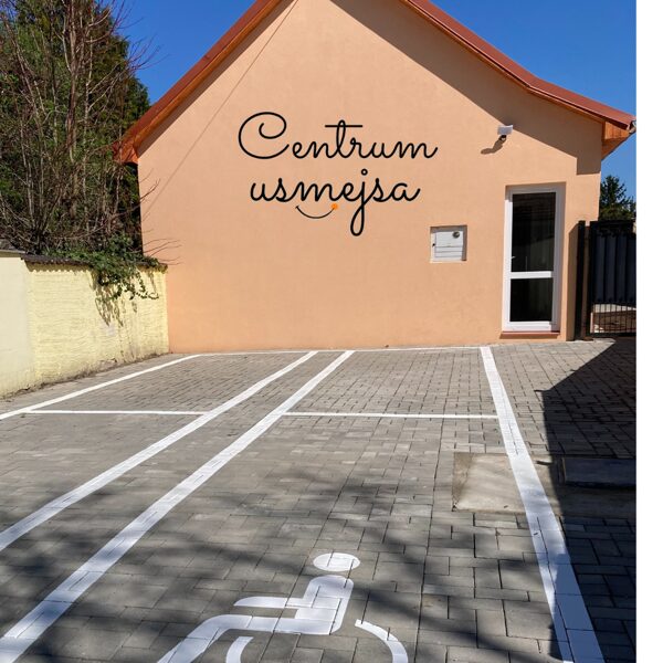 Exteriér Centra Usmejsa